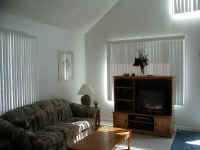 chalet19livingroom2.jpg (37200 bytes)