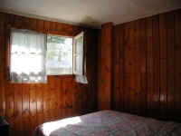 cabin6bedroom1.jpg (39228 bytes)
